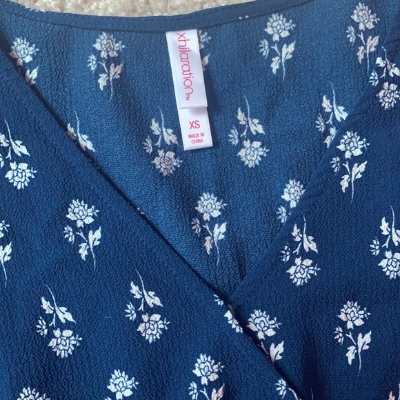 XS Xhilaration Navy and White Floral Dress - Picture 5 of 6